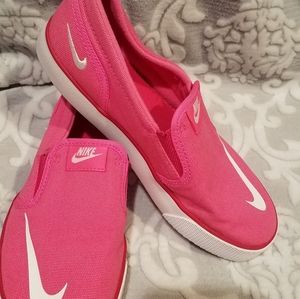 Nike sneakers  girl shoes  size 1Y (13.5)